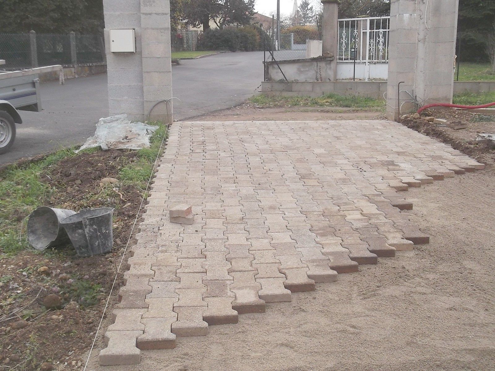 Comment Faire Un Nivelage Pour Mettre Sable Autobloquant Video Pose des pavés autobloquants - lextension.over-blog.com