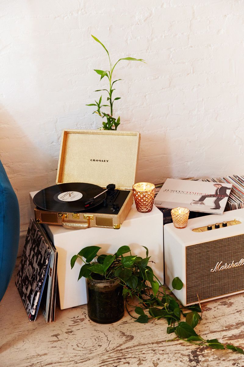 URBAN OUTFITTERS PARTY SHOP Little Plastic Horses Bloglovin’