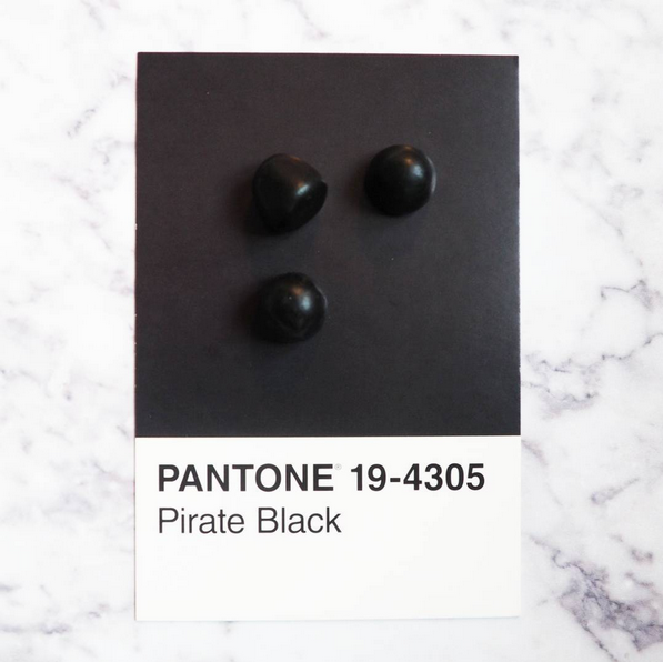 Un bonbon, une couleur Pantone  | Création : © Pantone IRL - Instagram : @pantoneirl
