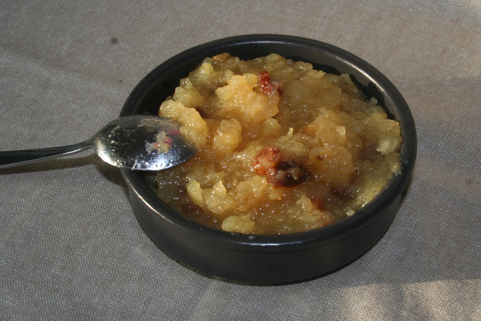 Compote pommesraisins et rhum