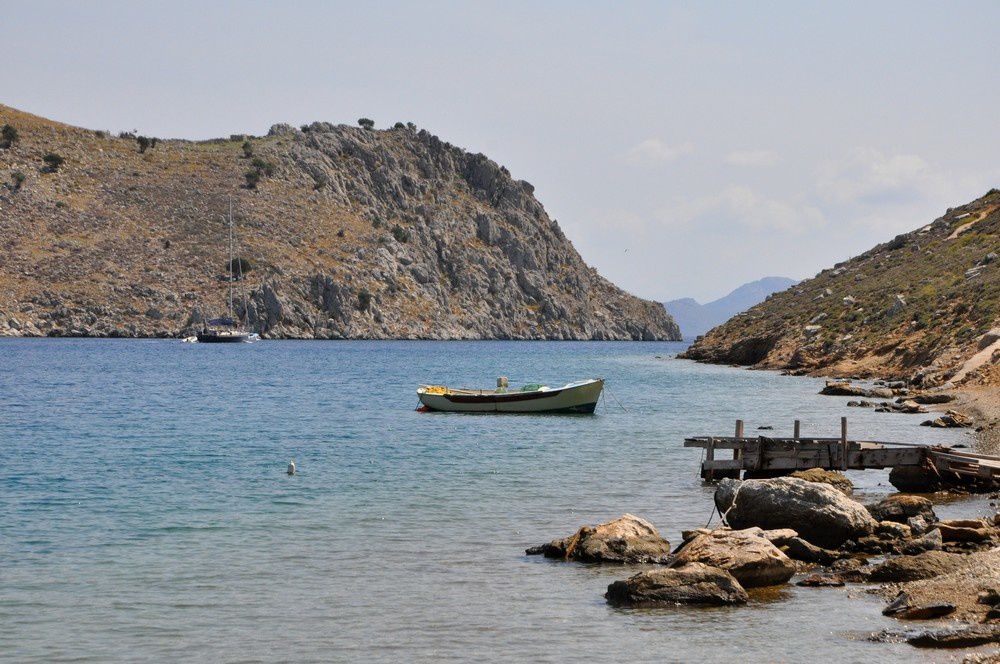 SIMI, merveilleuse petite île grecque...où l'eau n'est distribuée que par des citernes uniquement alimentées par l'eau de pluie ou par bateau...Merci Catherine et Michel de nous avoir fait découvrir ce petit coin de paradis !