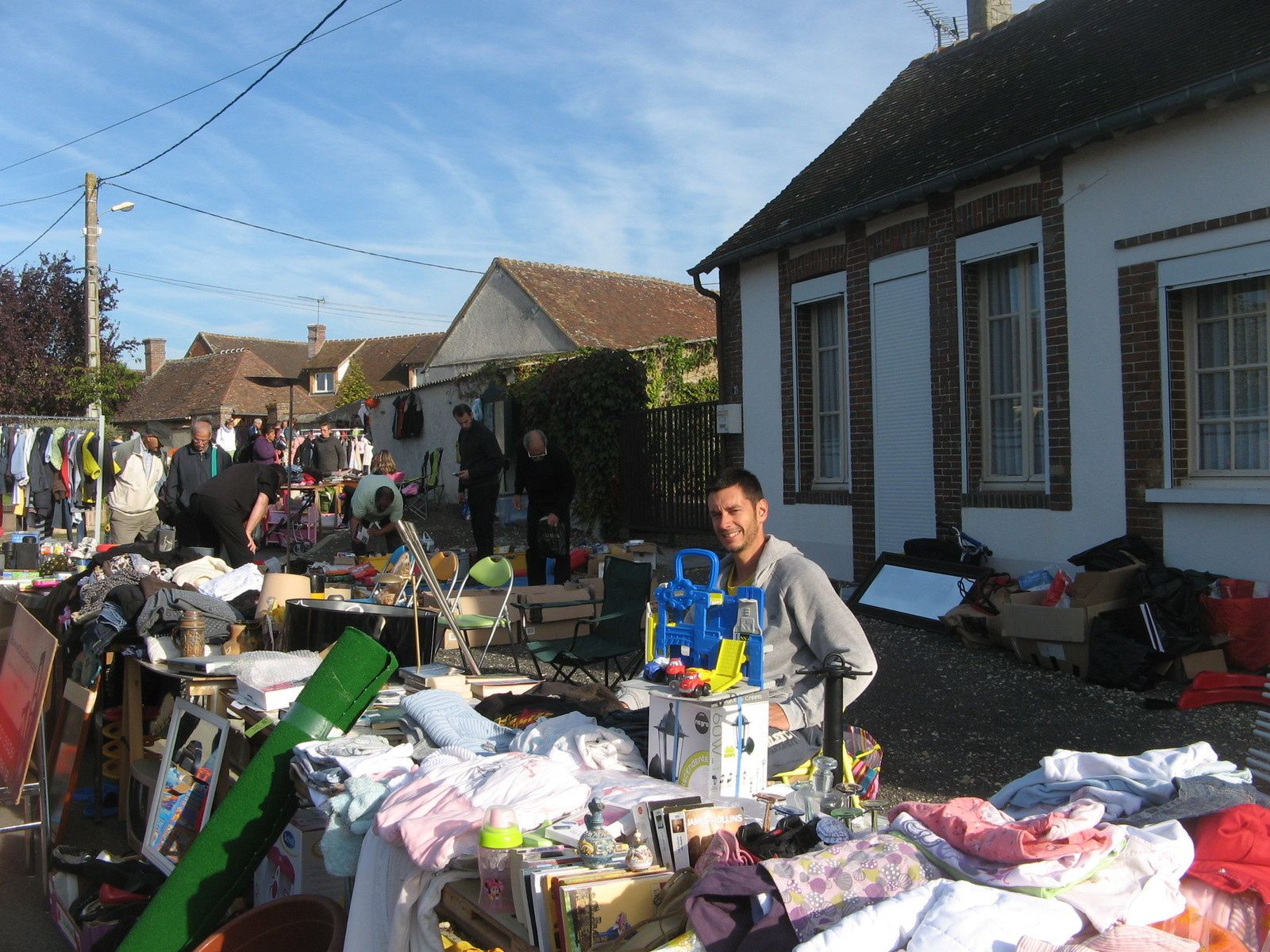 Foire A Tout Saint Lubin Des Joncherets VIDE GRENIERS DE LA POTERIE EN FETE A ST LUBIN DES JONCHERETS 28 -  la-poterie-en-fete
