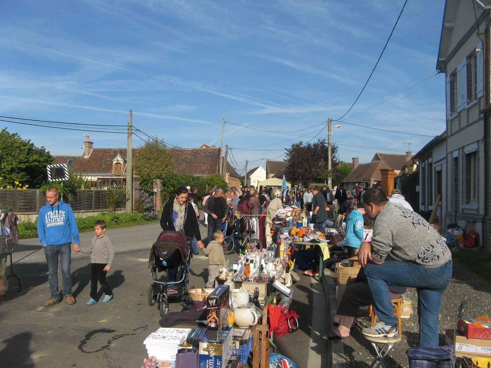 Foire A Tout Saint Lubin Des Joncherets VIDE GRENIERS DE LA POTERIE EN FETE A ST LUBIN DES JONCHERETS 28 -  la-poterie-en-fete