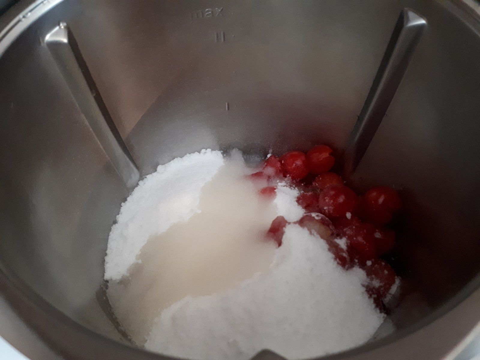 Confiture de Cerises Amande aux thermomix Oh, la gourmande..