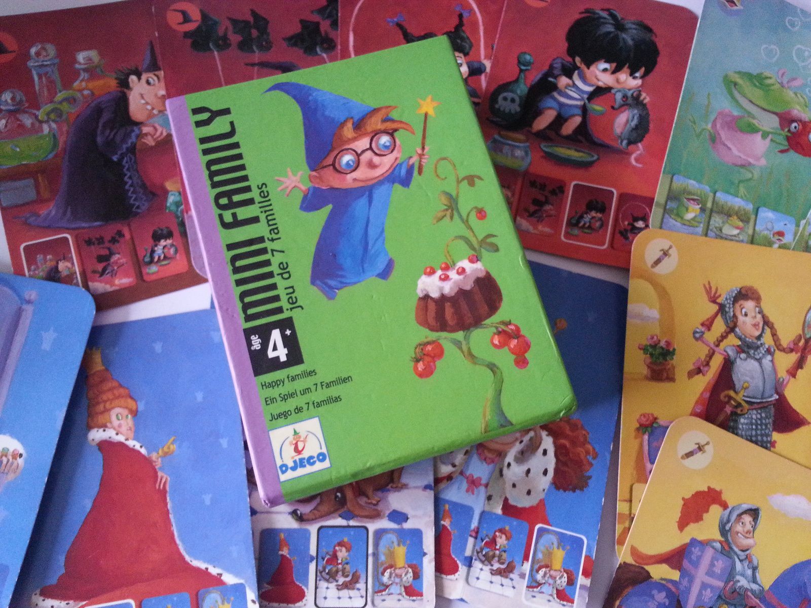 Jouer et découvrir #39 – Mini Family, jeu de 7 familles Djeco (Dès 4 ans) -  VIVRELIVRE