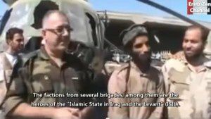 Photo 2 / Aout 2013 / Okaidi avec les combattants de l'EI à la base aérienne de Menagh en Syrie.  Le leader de l'EI à la gauche d'Okaidi est Abu Jandal.