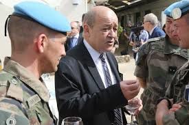 Jean-Yves Le Drian lors d'une visite au Liban, le 20 avril 2015, AFP.