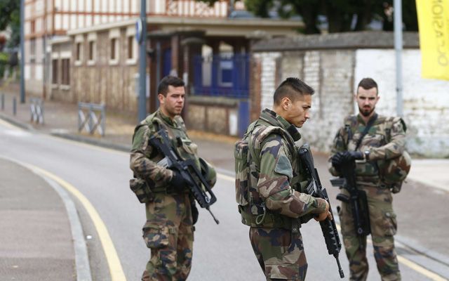 Des soldats français sur les lieux de l'attaque à Saint-Etienne-de-Rouvray le 26 juillet 2016, Francois Mori/AP/SIPA
