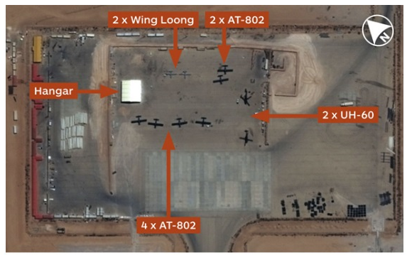  Des images satellites et d'Airbus Defense datées du 23 juillet 2016 montrent l'activité des EAU à l'Aéroport Al-Khadim en Libye. Des opérations aériennes ont ainsi été conduites à partir de cette enceinte en mars et en juin 2016. (CNES 2016, Distribution Airbus DS / 2016 IHS)