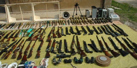 Des cargaisons d'armes saoudiennes attendent derrière la frontière irakienne avec la Syrie (FARS News)