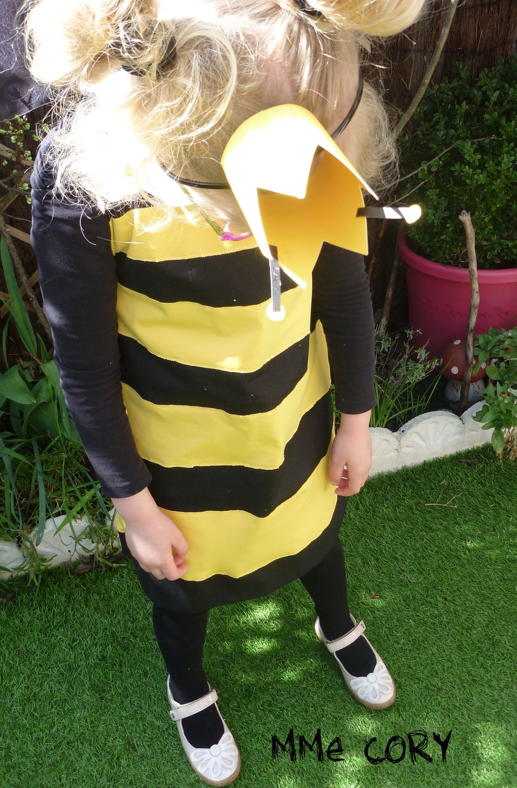 DIY: Bzzz Un costume d'abeille pour ma Belette!!! 