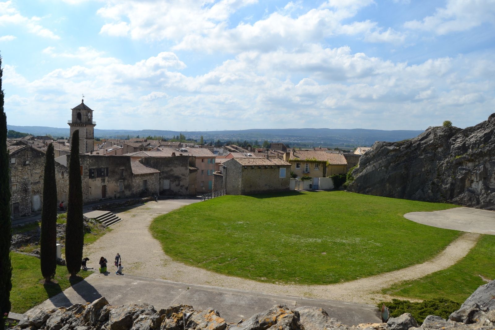 Le Rocher de Pierrelatte. (Drôme 26700) Sud Drôme