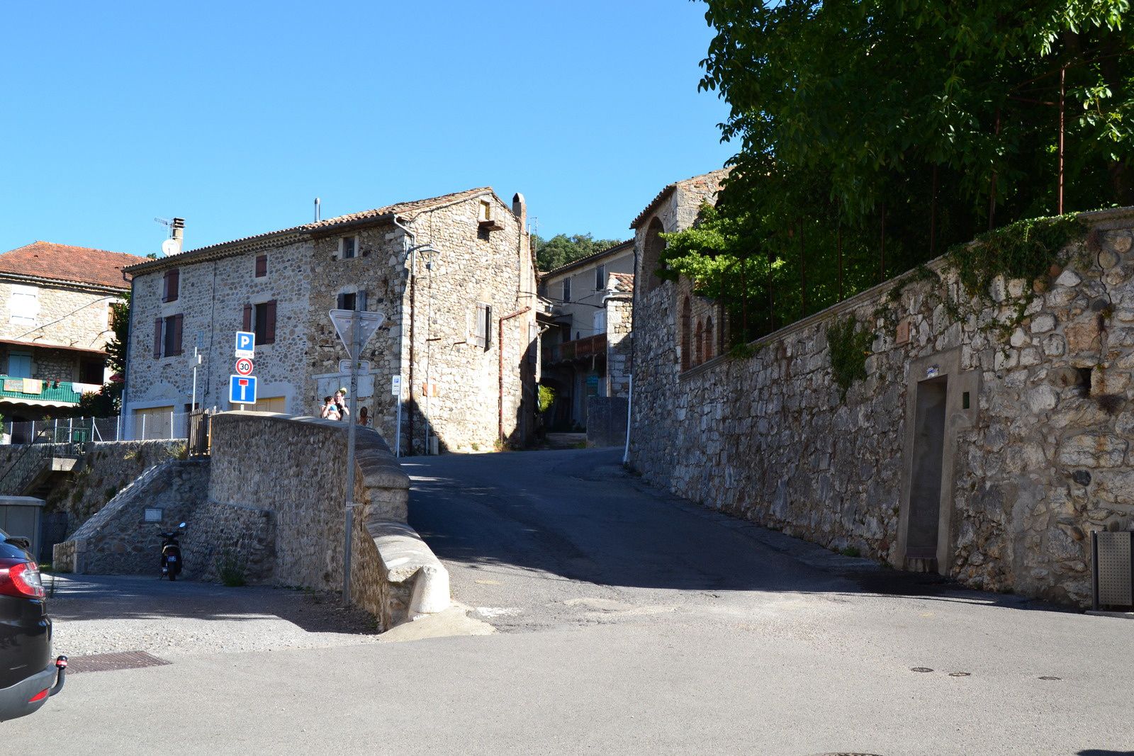 Un beau petit village Ardéchois.