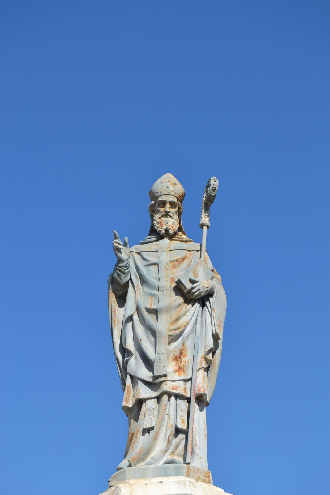 Saint-Paulin de Nole ou saint Paulin (en latin Meropius Pontius Paulinus), né à Bordeaux vers 353, mort à Nole en 431, est un poète et un ecclésiastique latin contemporain de saint Augustin et de Martin de Tours, qui l'encouragea dans sa vocation religieuse. Il a été évêque de Nole de 409 à sa mort.
