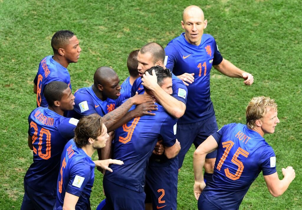 Mondial 2014: les Pays-Bas achèvent le Brésil et prennent ...