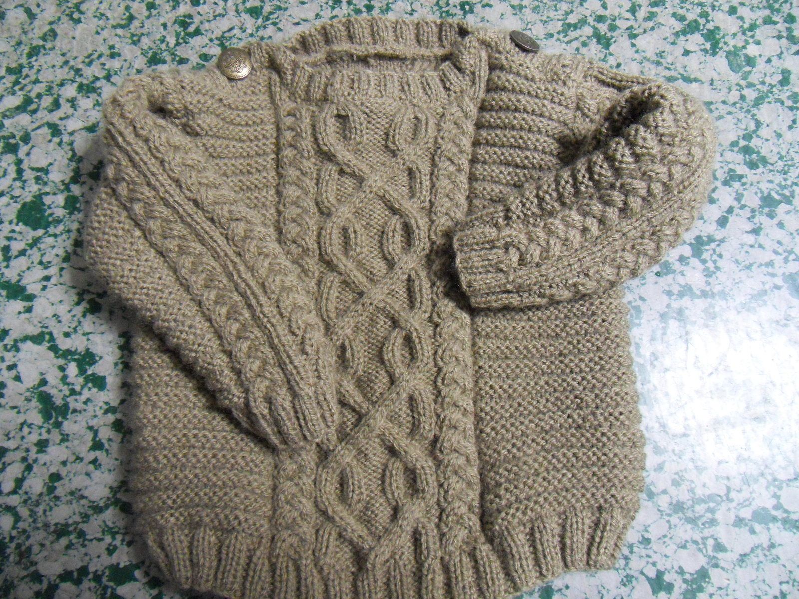 modele pull irlandais bebe a tricoter