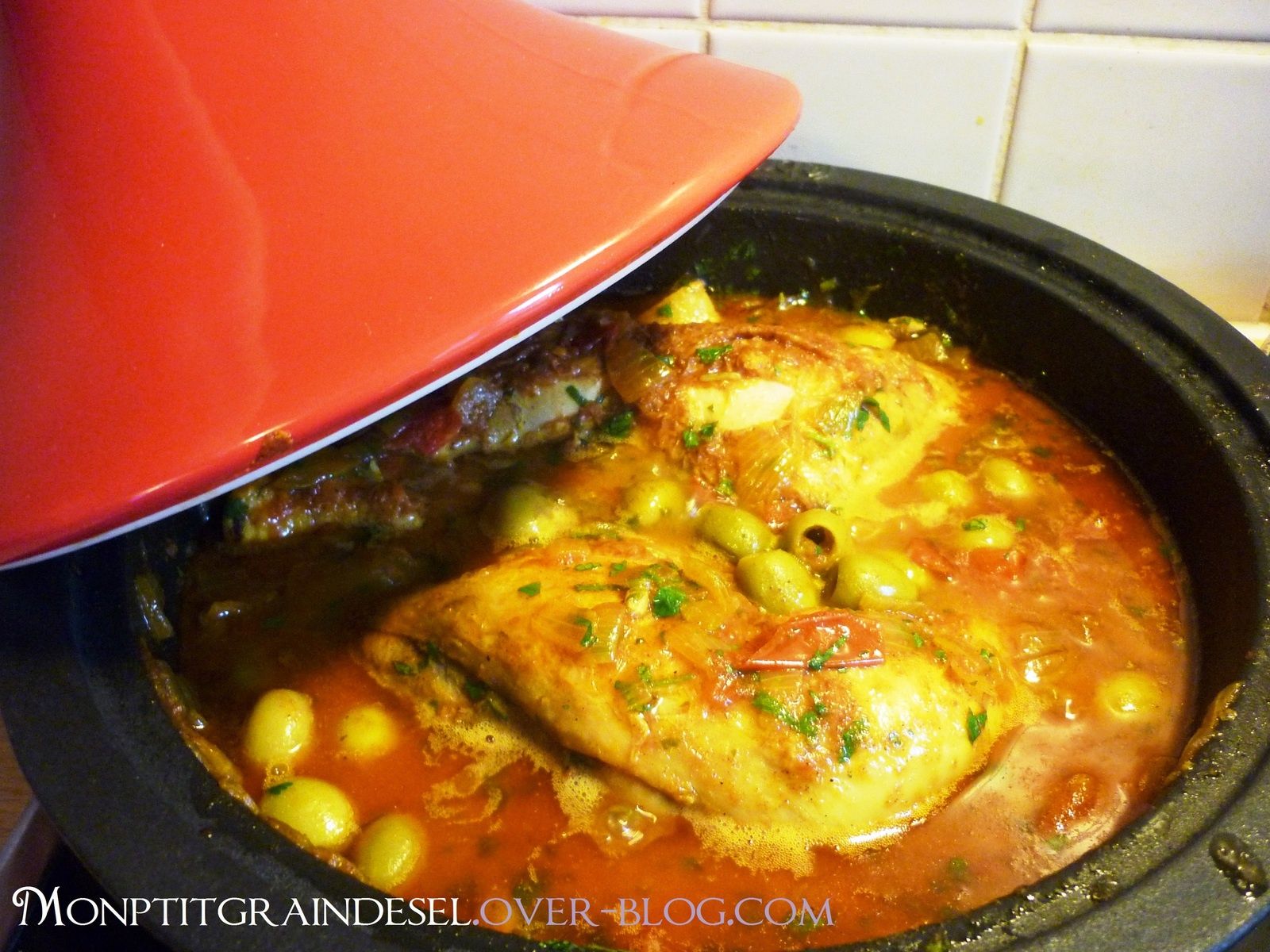 Tajine de poulet aux olives et citrons confits, le classique qui fait
