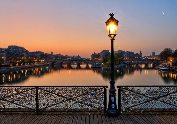 Un peu d'amour de trop pour le PONT DES ARTS