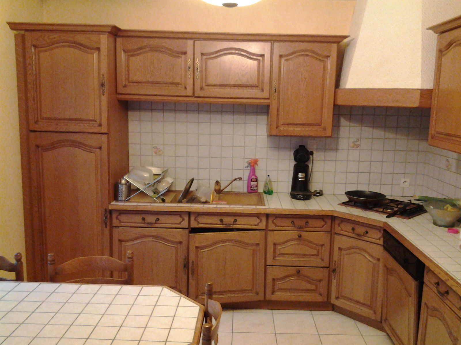 Rénover une cuisine : comment repeindre une cuisine en chêne mes ...
