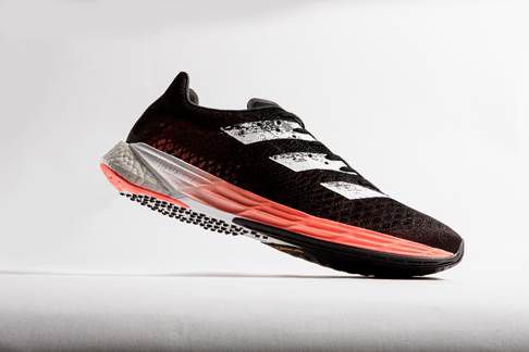 Adidas arrive avec une plaque Carbone sur l'AdizeroPRO - Runner Life