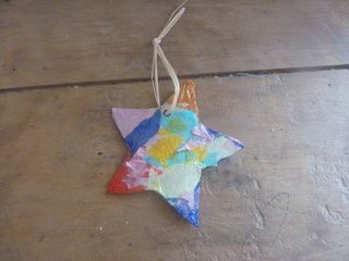 Suspension étoile en collage de papier de couleur
