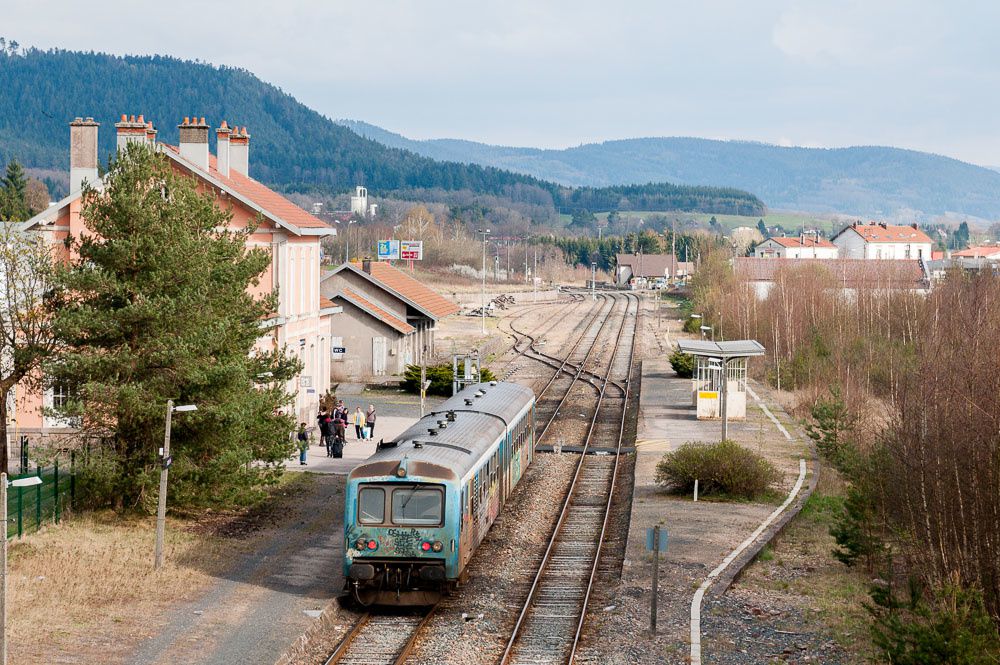 Ces photographies du domaine ferroviaire à BRUYÈRES sont classées par ordre de prise de vue.