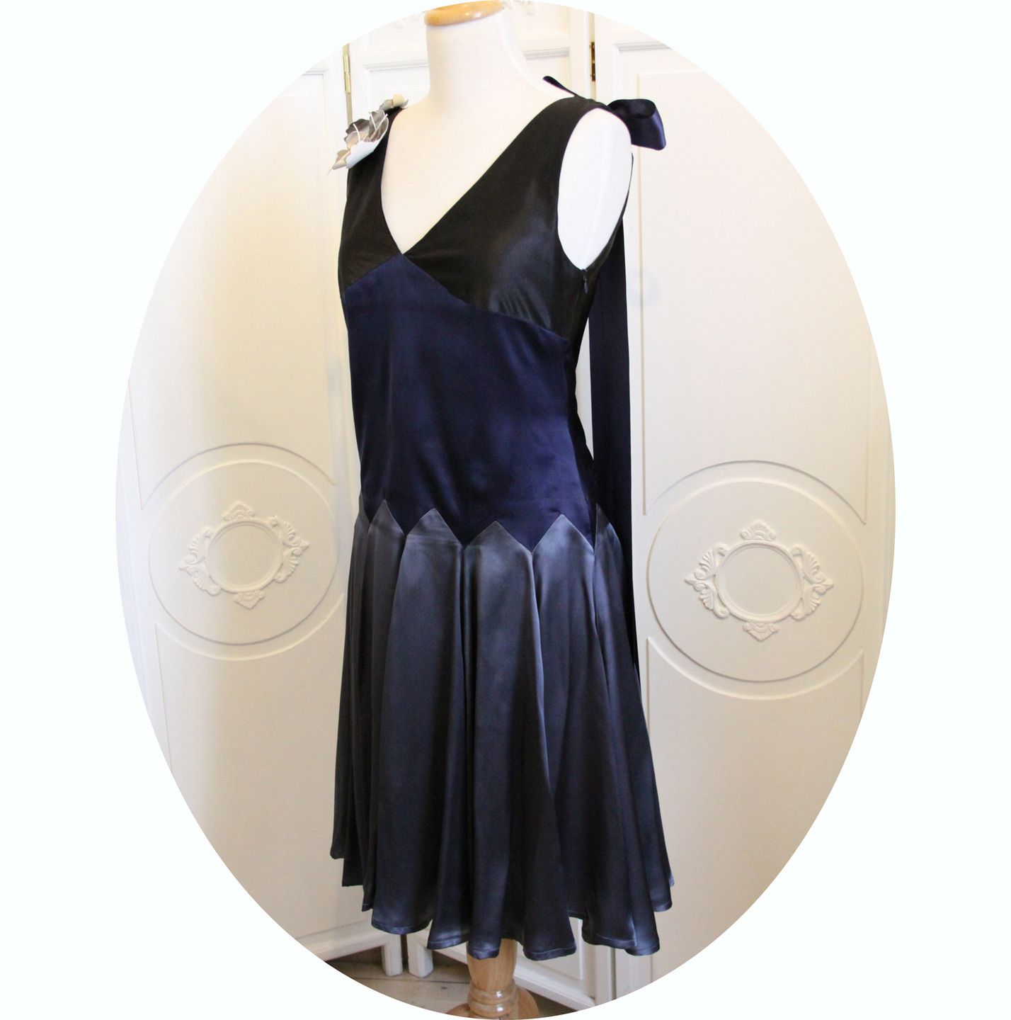 Robe années 30 en satin de soie noire, grise, bleue - Anne-Sophie Toniazzi