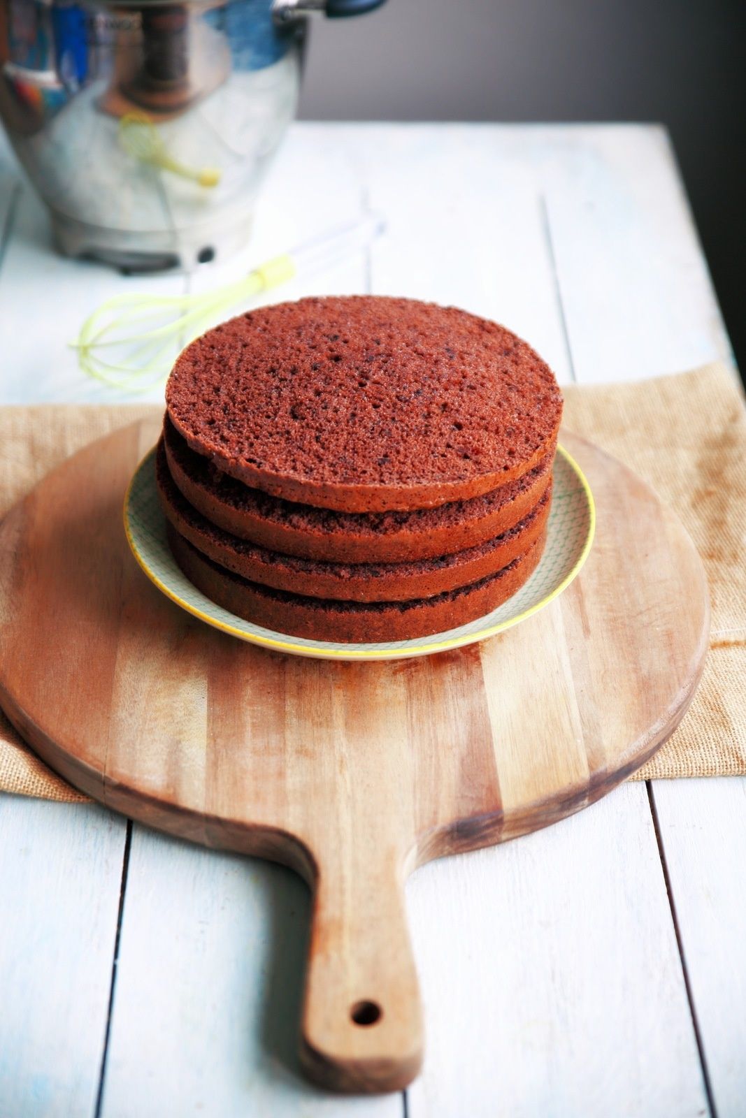 Layer cake chocolat, poires, caramel, et ganache kinder Sashamismaï