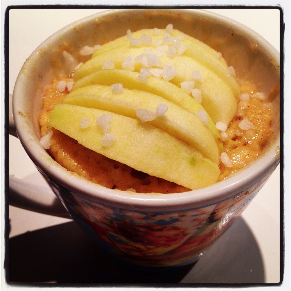 Mon duo de mug cake à la pomme et cannelle... Un dessert express en moins  de 2 minutes ! - Le blog de cuisineetcitations-leblog