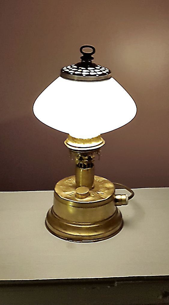Lampe créer avec un ancien réchaud en cuivre - la lumiere recup-design