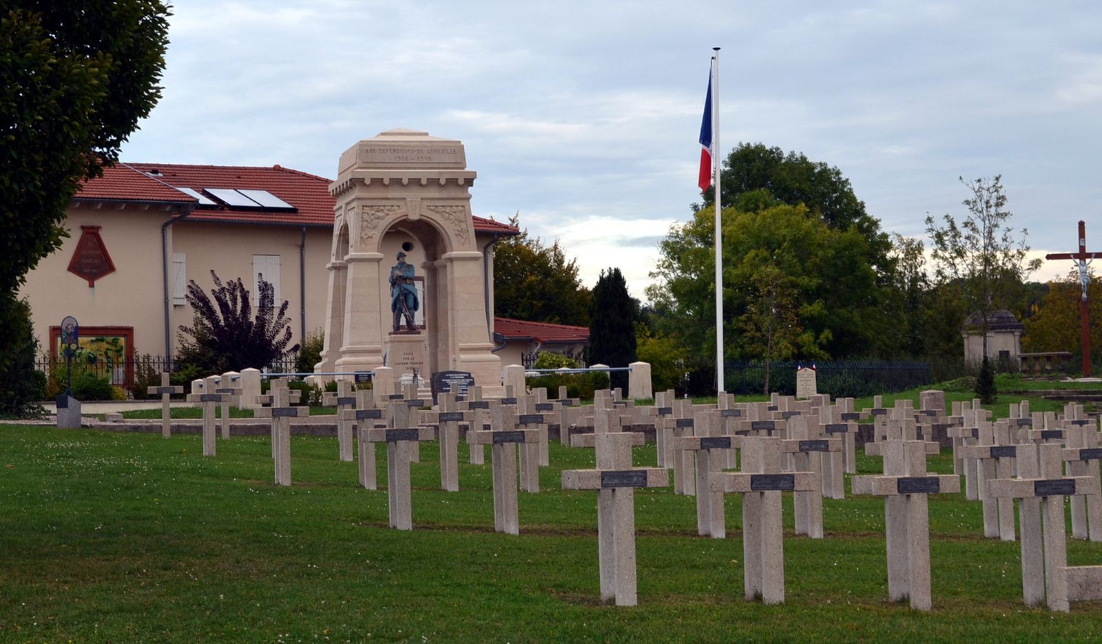 Le monument au soldat bleu.