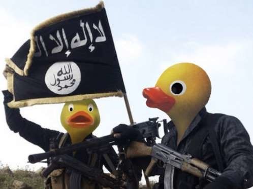Désormais, sur l'infâme drapeau noir des djihadistes est inscrit : "Canard Canard Canard Canard Canard Canard Canard Canard Canard Canard Canard".