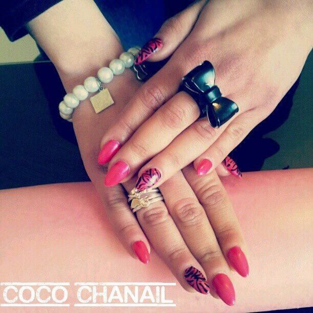 83 - Stiletto nails, vernis semi permanent Framboise et deco nail art zèbré  - Coco Chanail