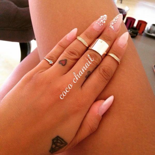 226,Stiletto Nails , french très naturelle (babyboomer
