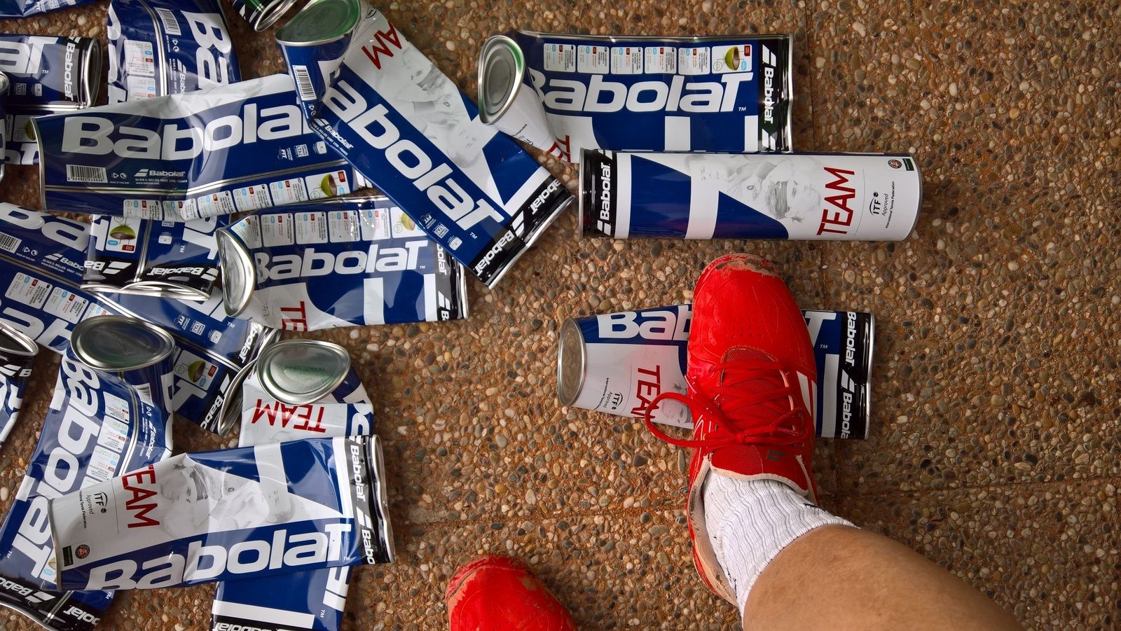 Après les balles, les boites...