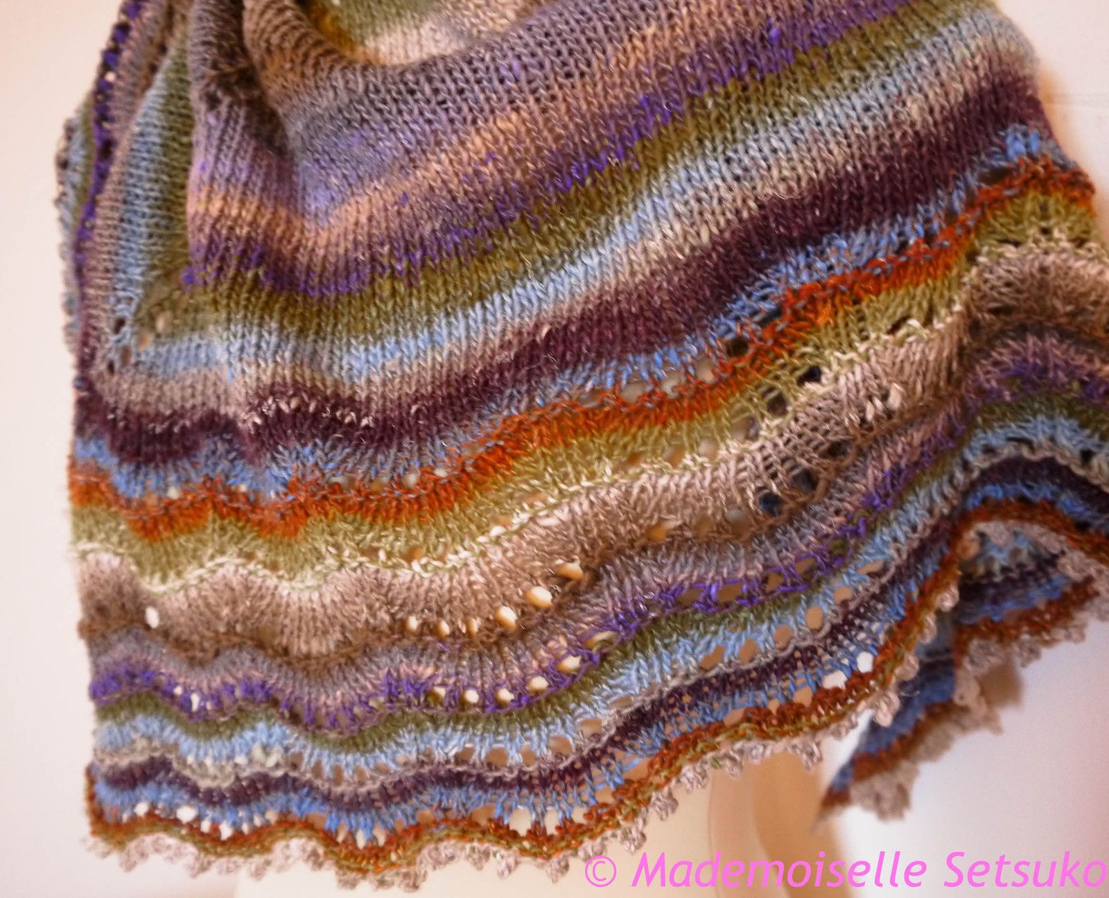 Holden shawlette et noro