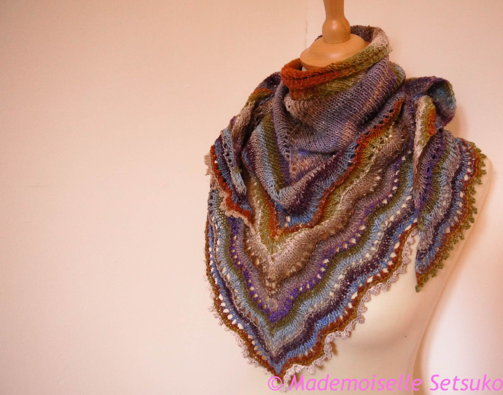 Holden shawlette et noro