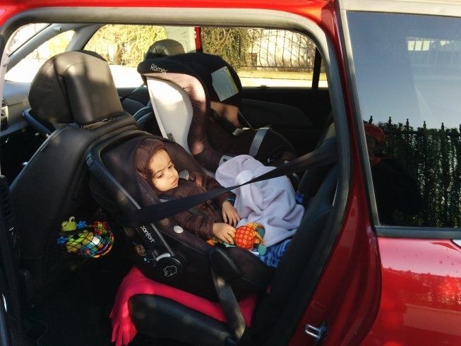 voiture pour 3 bébés