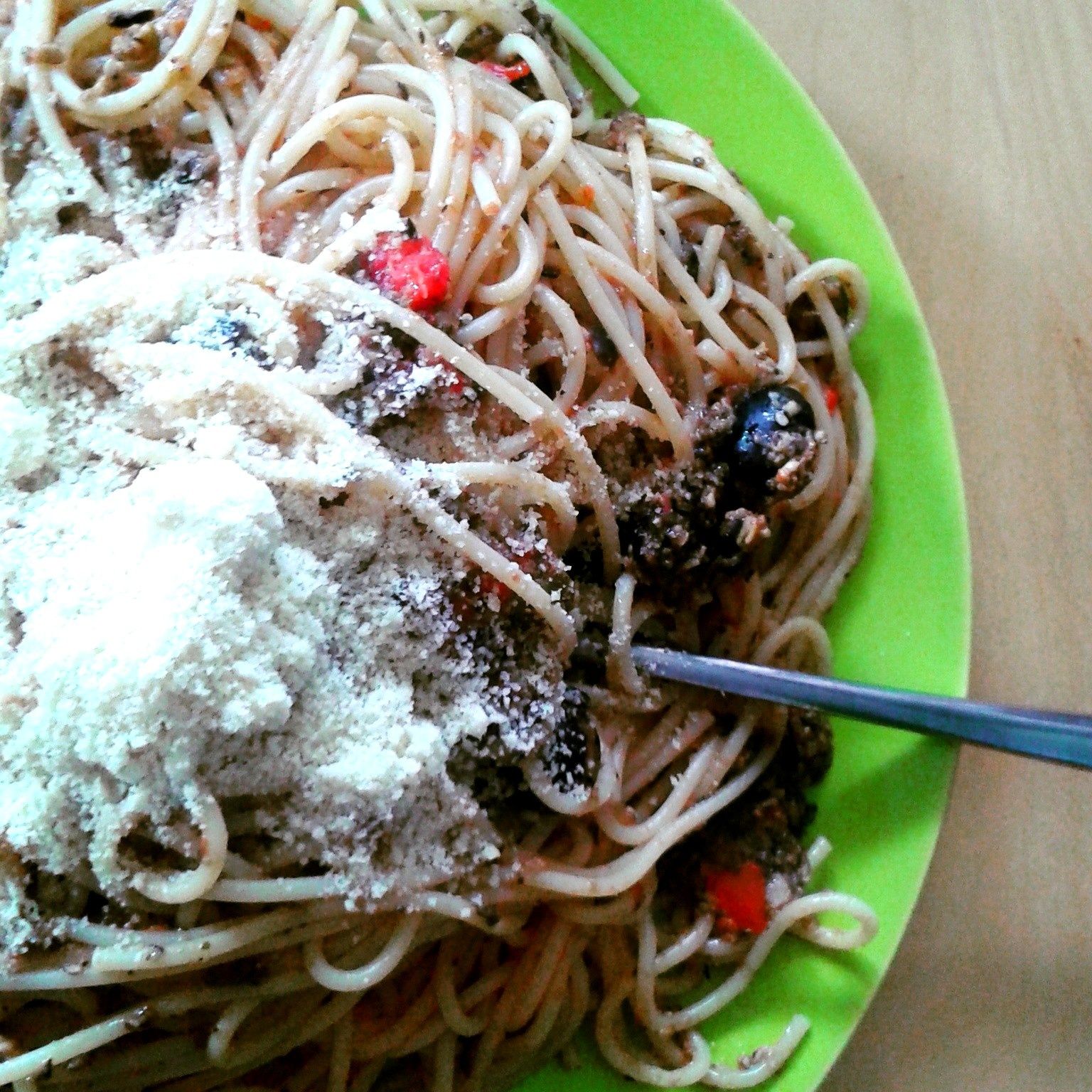 Sauce aux olives et à la tomate pour pâtes