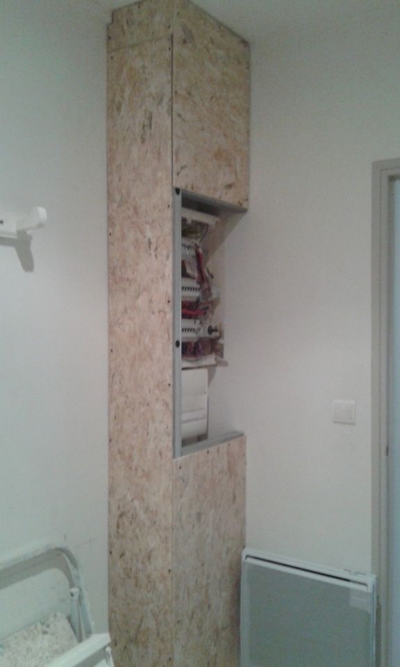 Wc Dans Salle De Bain Très Très Petite : Un coffrage bois osb pour cacher la GTL et tableau électrique, un … Wc Dans Salle De Bain Très Très Petite : Un coffrage bois osb pour cacher la GTL et tableau électrique, un …