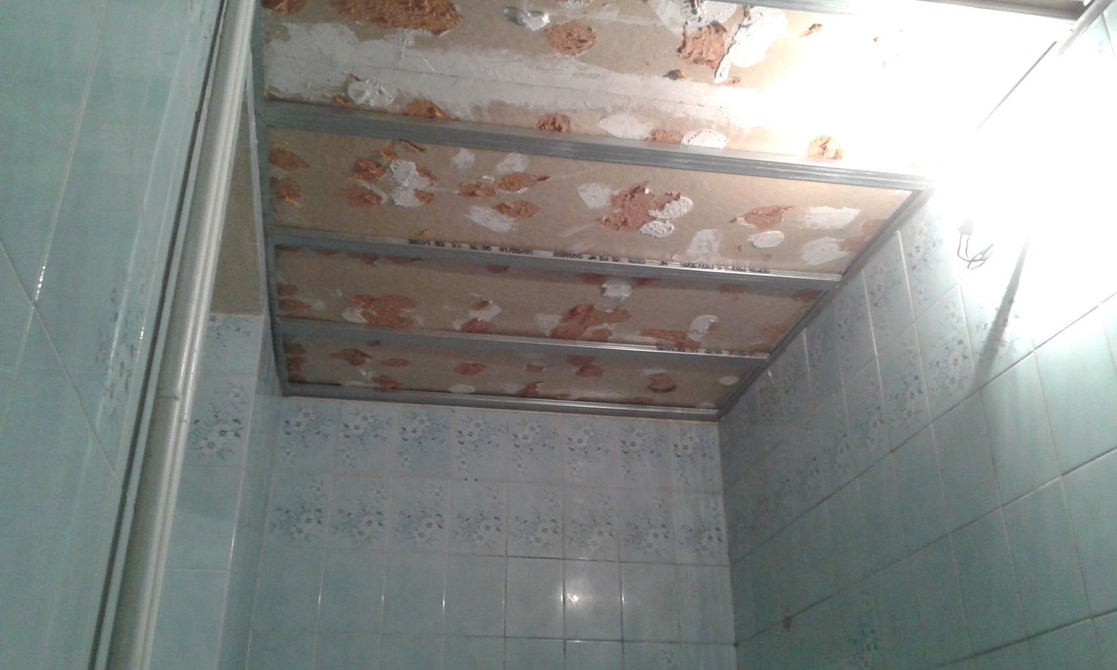 Encore une petite salle de bain....... www. maisonvendeenne.com