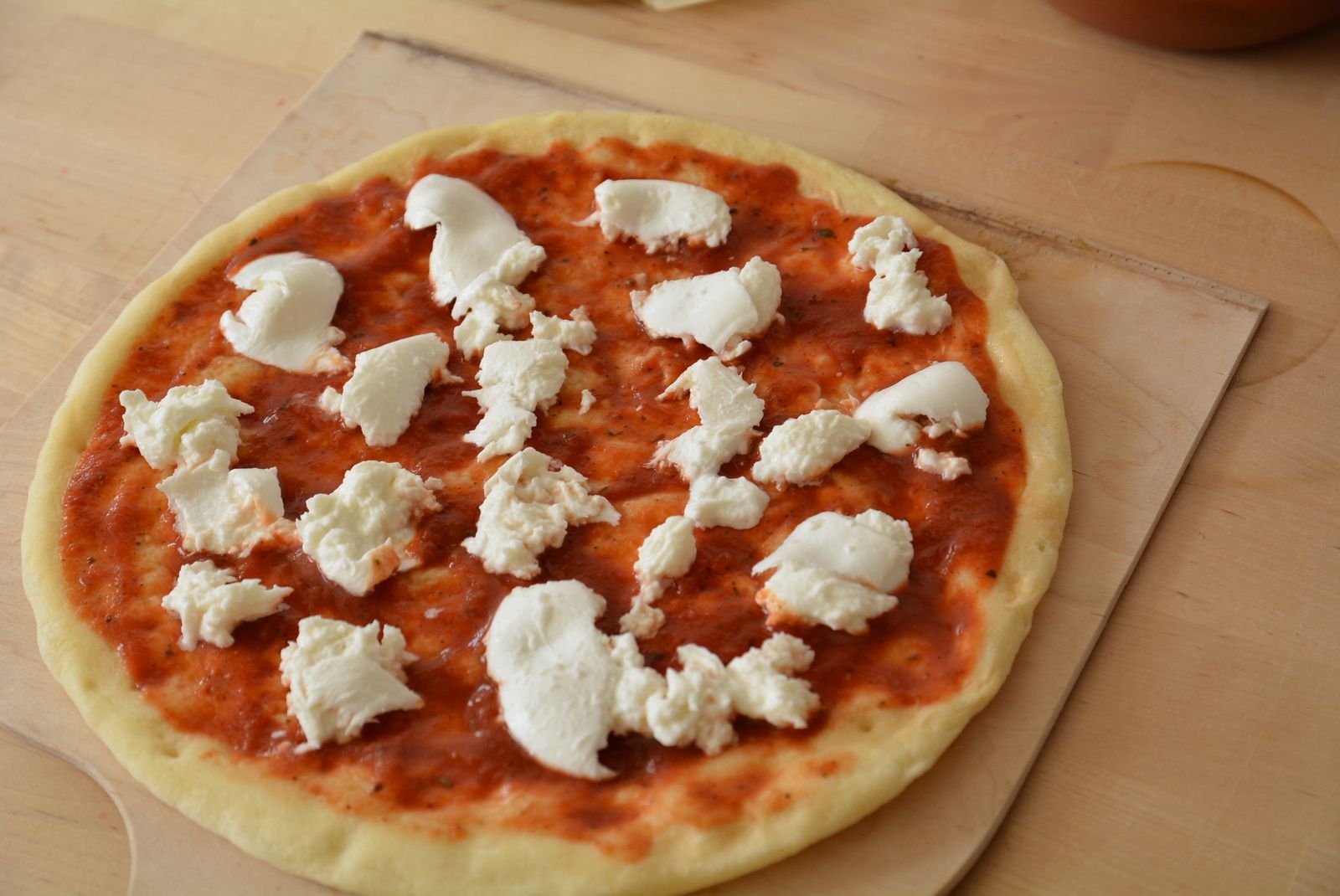 Pizza mit selbstgemachter Sauce - Lebe Gesund