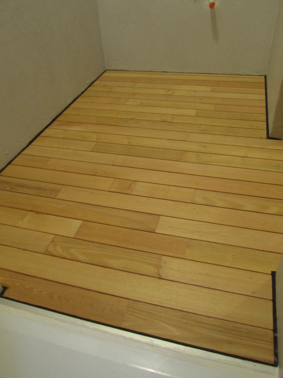 Avancée des travaux s38 parquet robinier de la salle de bain ...