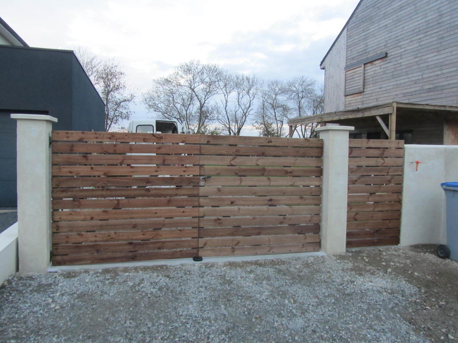 Comment fabriquer un portail en bois maison paille passive44 ...