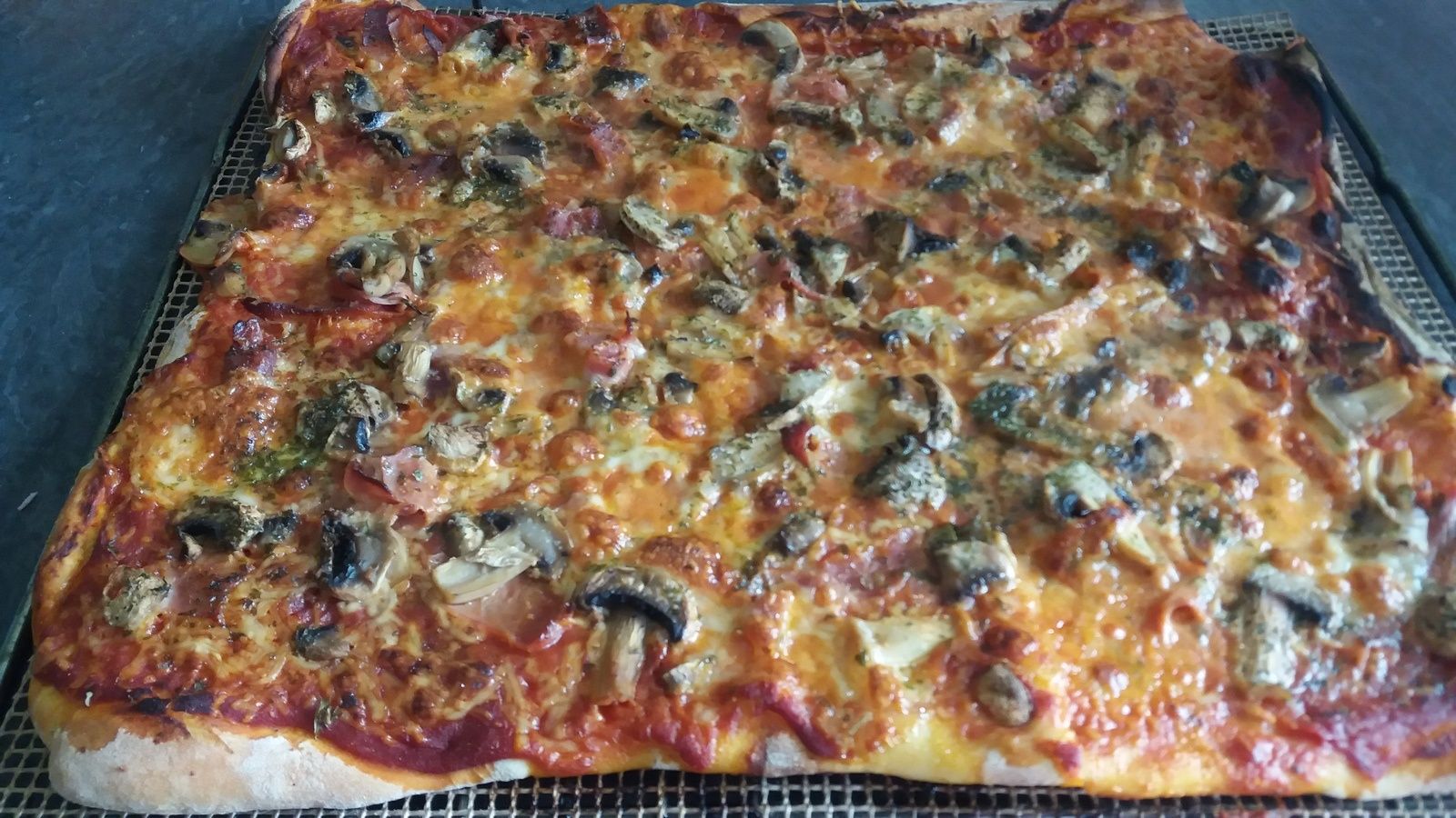 La Pizza Jambon Champignon Mozzarella - La Cuisine de Maman Lu