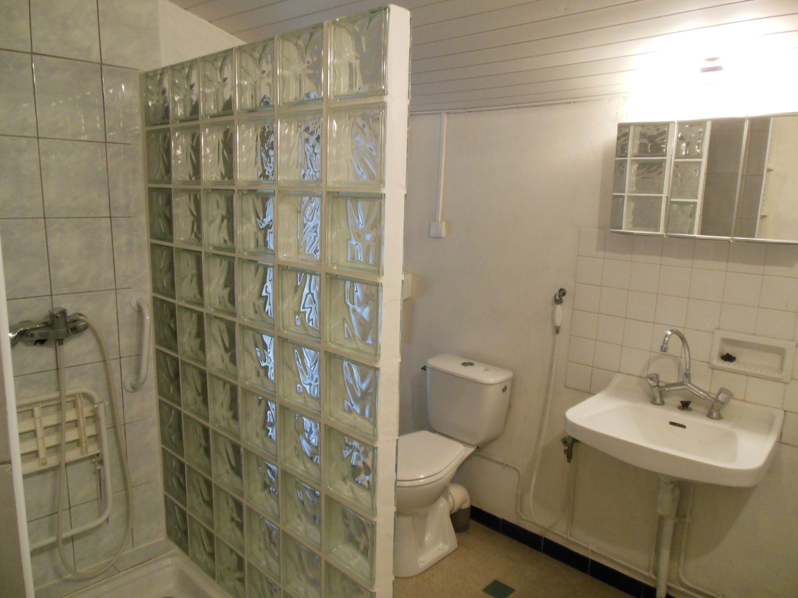 Colonne Murale Salle De Bain Cdiscount ~ salle de bain ind pendante rez de chauss e gites sauzet commune Colonne Murale Salle De Bain Cdiscount ~ salle de bain ind pendante rez de chauss e gites sauzet commune