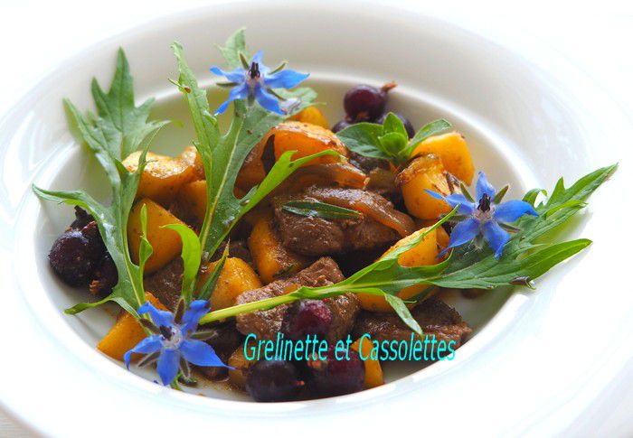 Wok de Magret de Canard aux Pommes, baies et petites herbes du jardin -  Grelinette et Cassolettes
