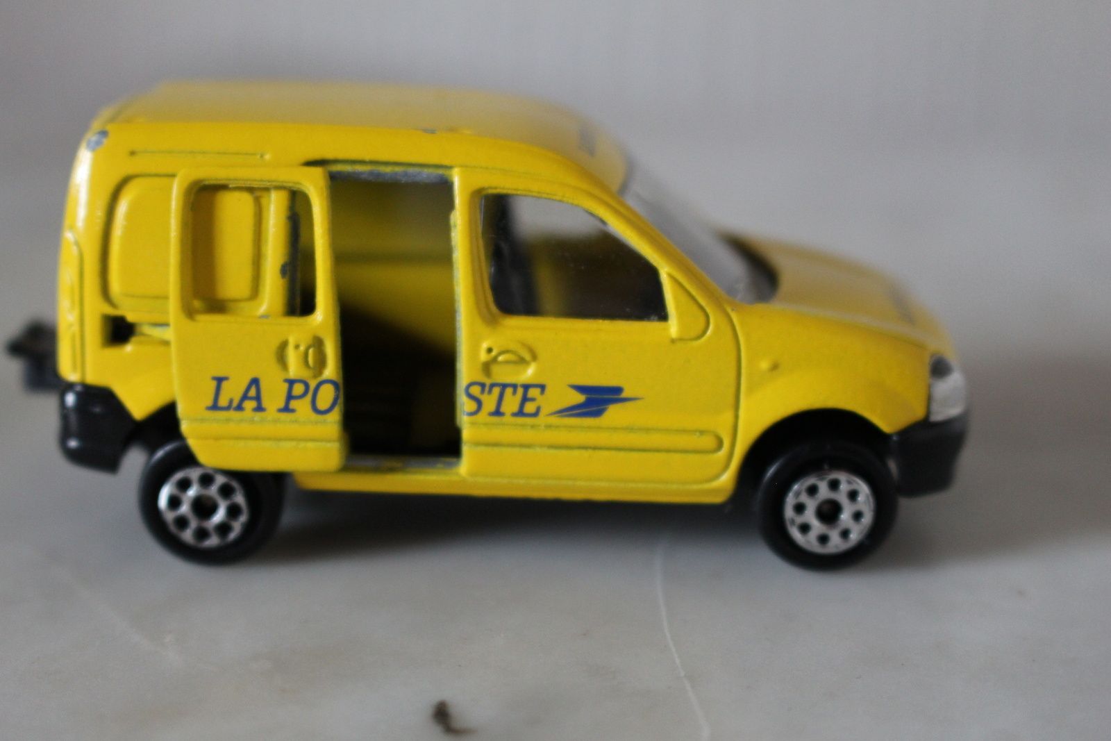 voiture miniature la poste