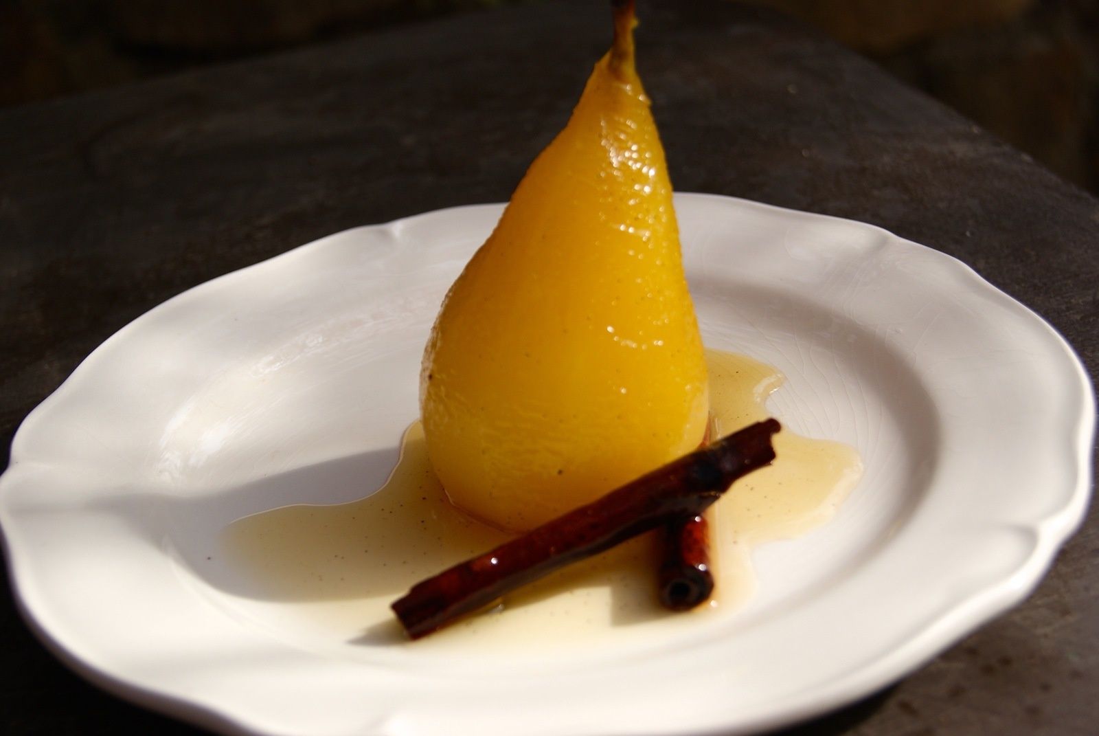 Poires pochées au miel et aux épices La p