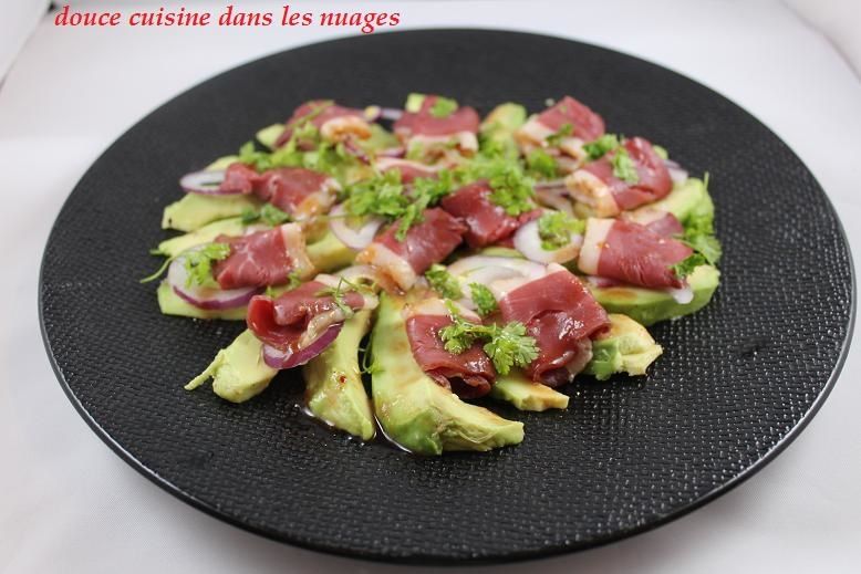 Salade d'avocat et magret de canard fumé - douce cuisine dans les nuages